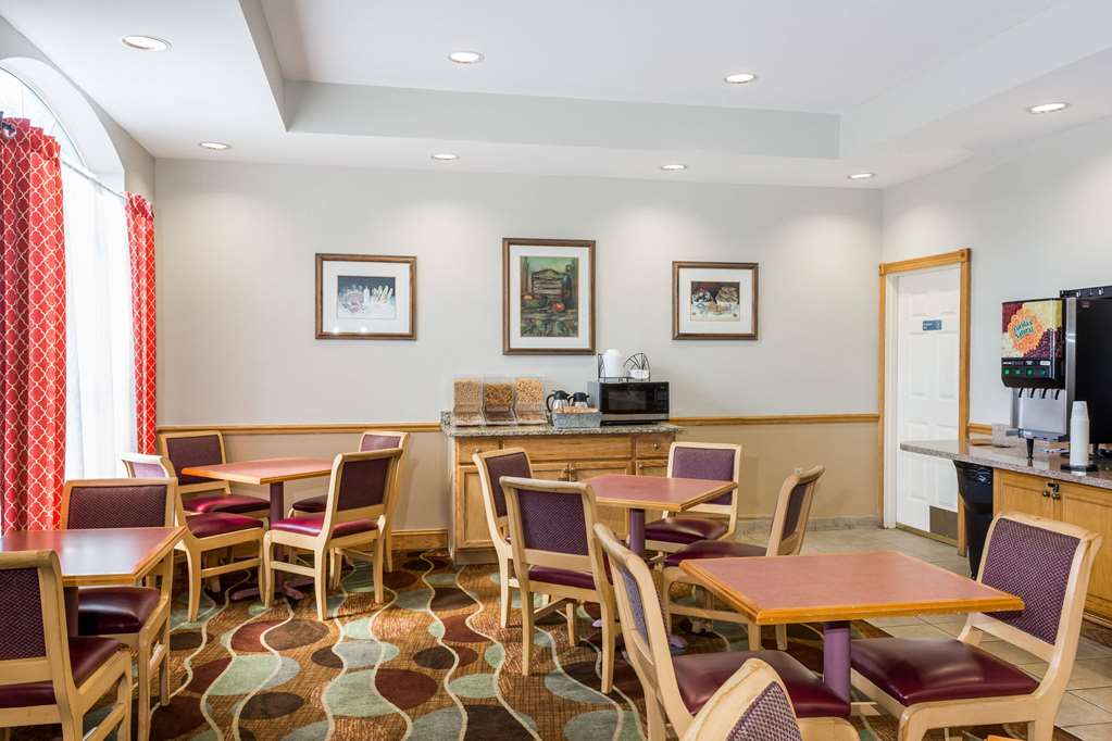 Baymont by Wyndham Fort Myers Airport - photo 14