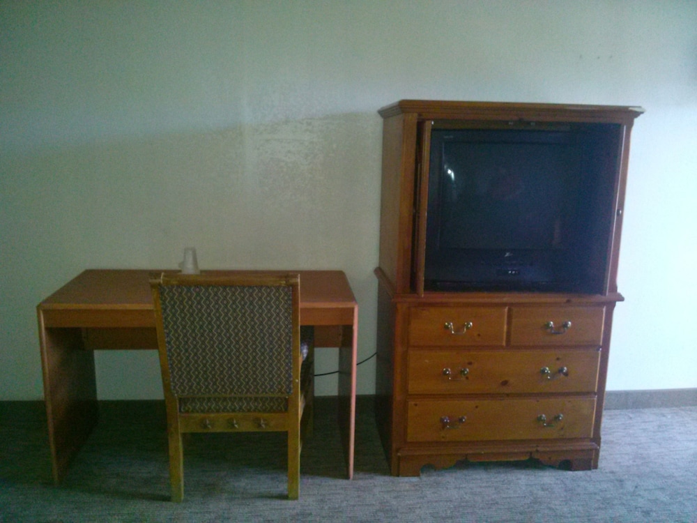 ValuStay Inn and Suites - photo 8