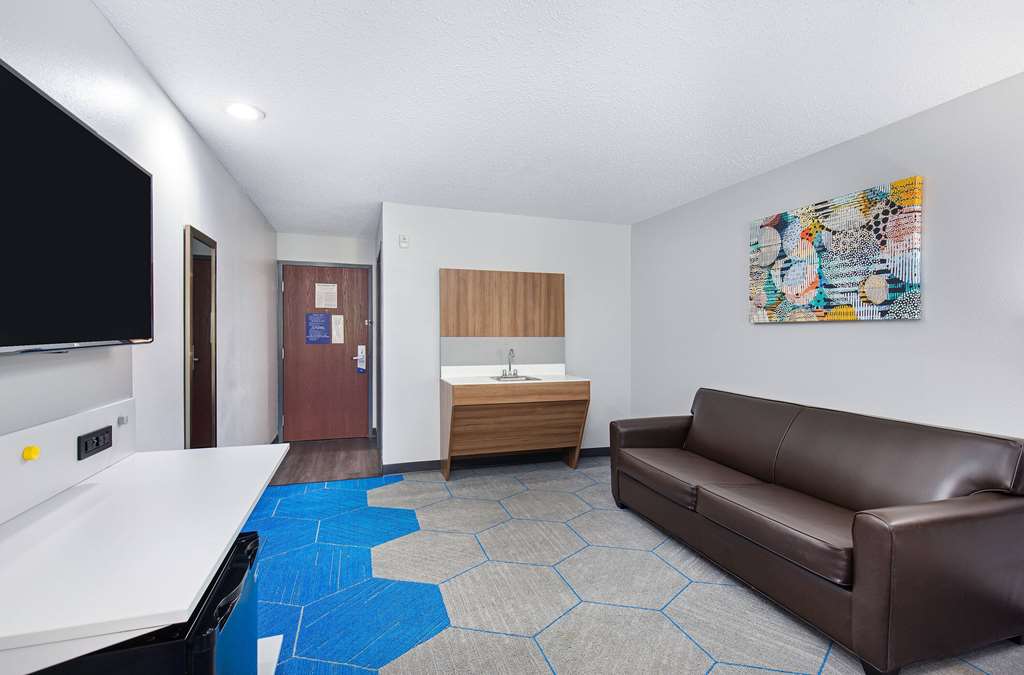 Microtel Inn and Suites by Wyndham Columbus North - photo 27