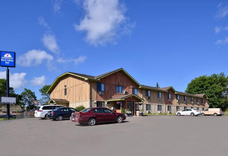 Americas Best Value Inn & Suites - carbon neutral hotel in Detroit Lakes