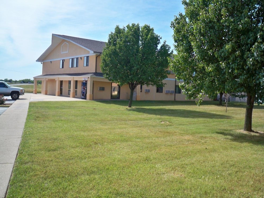 Economy Inn Wentzville - photo 23