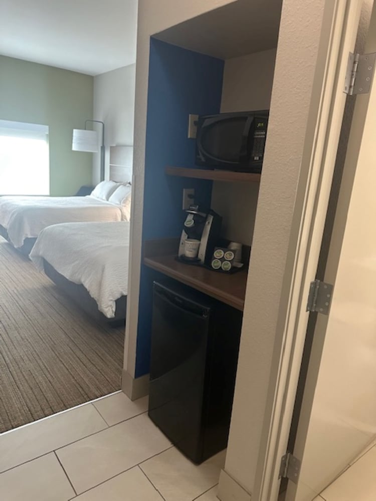 Holiday Inn Express Hotel & Suites Weston by IHG - photo 35