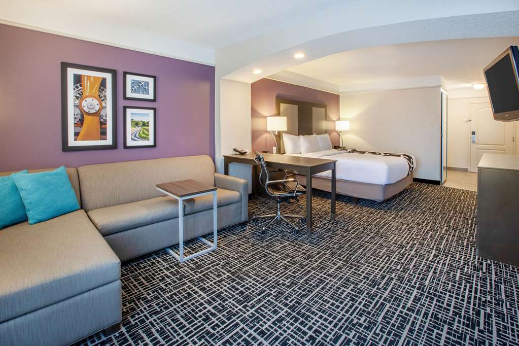 La Quinta Inn & Suites by Wyndham Cincinnati Airpt Florence - photo 18