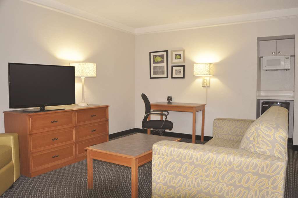 La Quinta Inn by Wyndham Dallas Uptown - photo 33