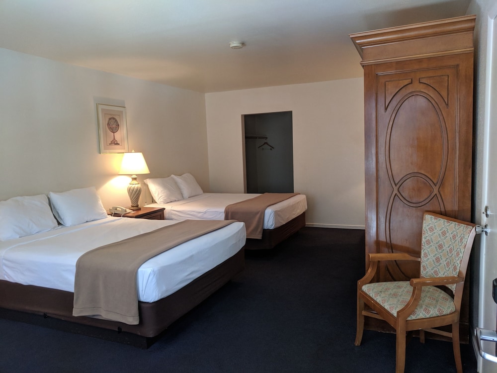 Saddle West Hotel and Casino and RV Park - photo 4