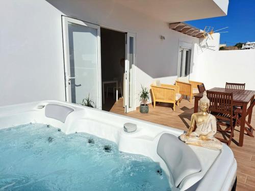 Luna Nueva Con Jacuzzi in Tuineje, Spain