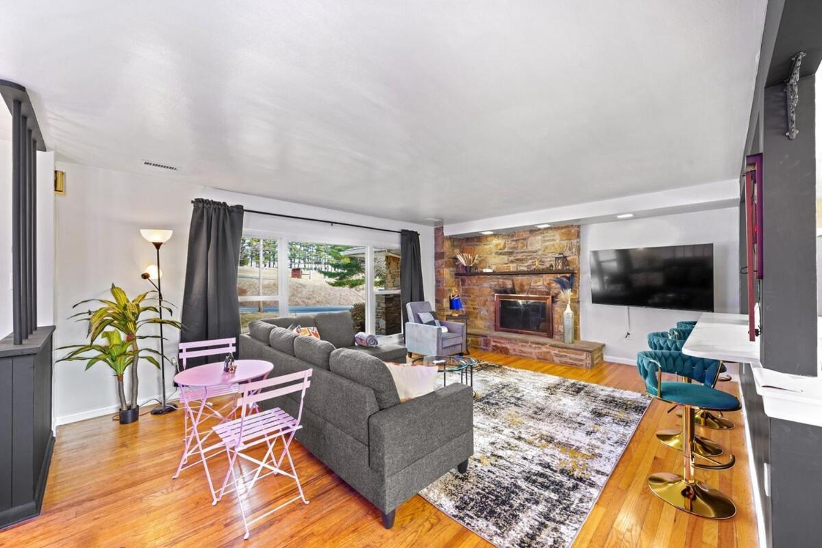 Comfort Fun & Charming 5br Oasis with Pool pet-friendly hotel Coatesville