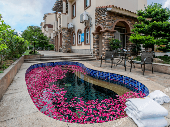 Enping hengda quandu xingtu meishu in Encheng, People's Republic of China