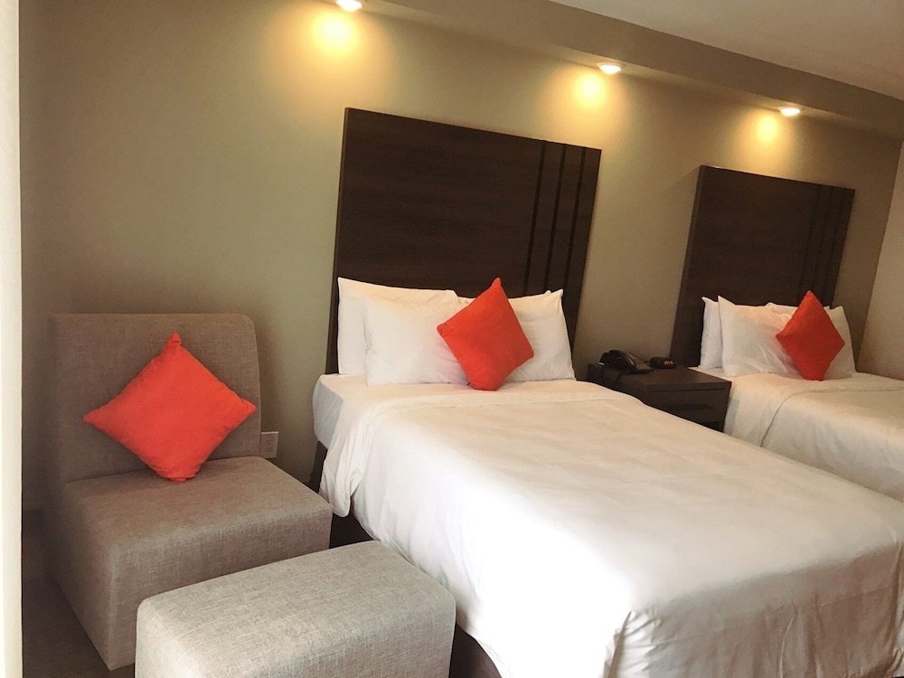 GreenTree Inn & Suites Alhambra - photo 42
