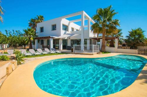 Villa Athos PlusHolidays — 5-Star Luxury Hotel in Calp, Spain