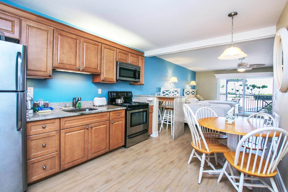 Island Inn - photo 10