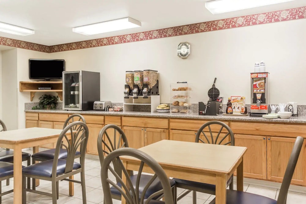 Brush inn and Suites - photo 17