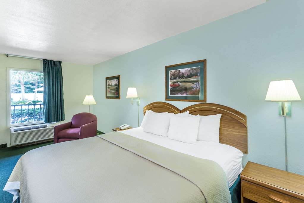 Days Inn by Wyndham Lake Park Valdosta - photo 12