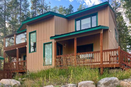 Wapiti Point - carbon neutral hotel in Alliance