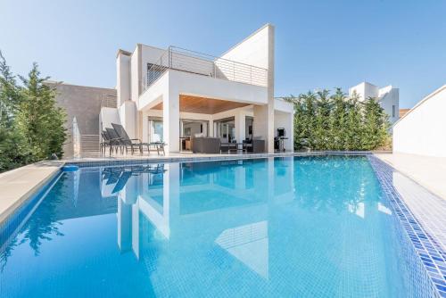 Villa Es Falcons — 4-Star Luxury Hotel in Porto Cristo, Spain