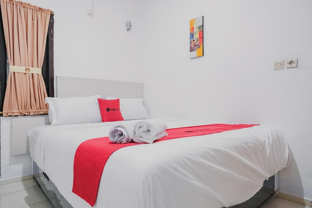 RedDoorz near Jalan Soeprapto Bengkulu in Bengkulu, Indonesia