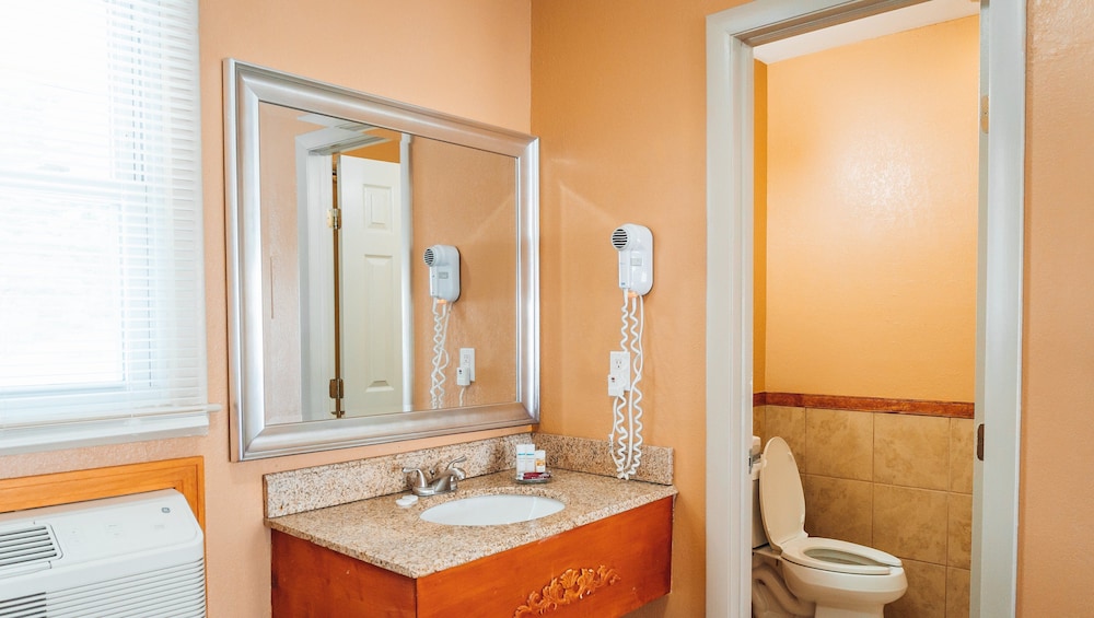 Quiet Corner Inn - photo 47