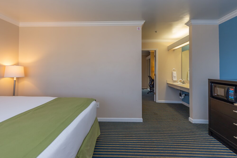 Ocean Pacific Lodge - photo 16