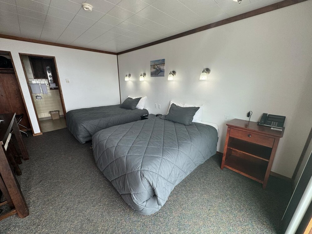 Sunset Oceanfront Lodging - photo 39