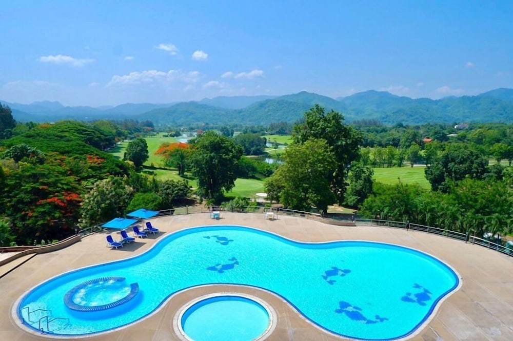 Sir James Resort — Muak Lek