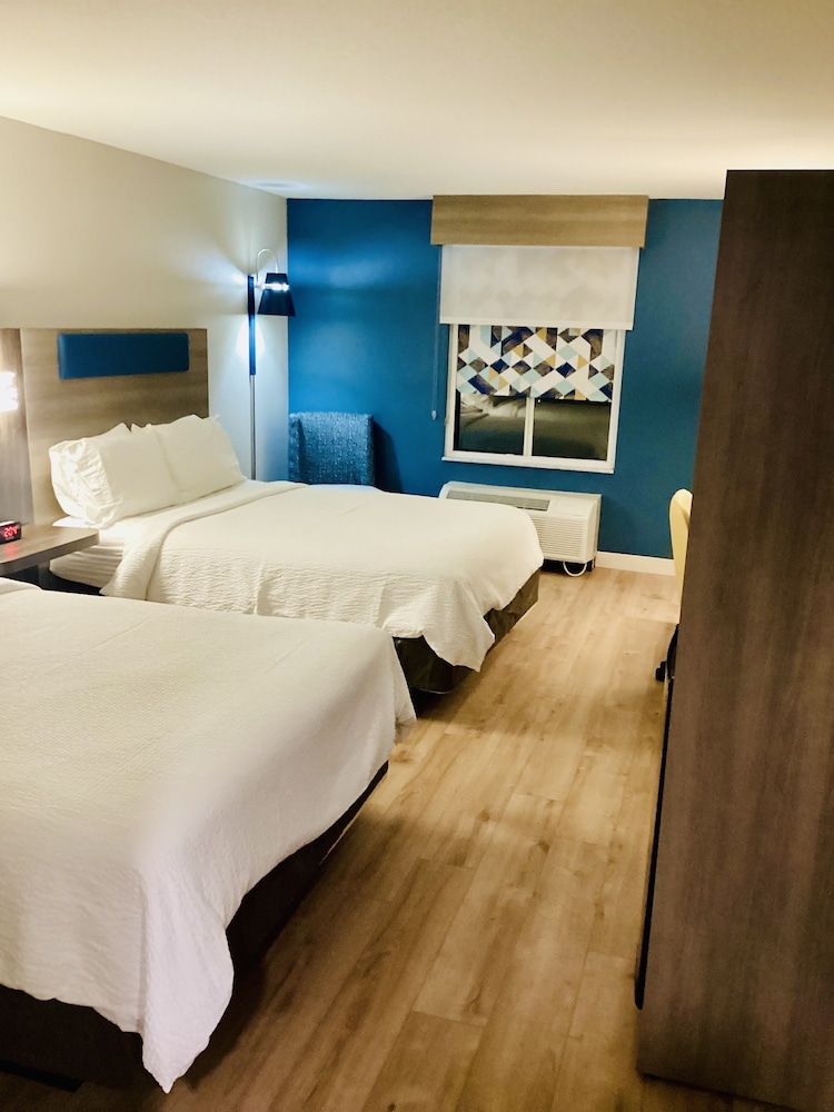 Holiday Inn Express Hotels & Suites Cocoa Beach by IHG - photo 3