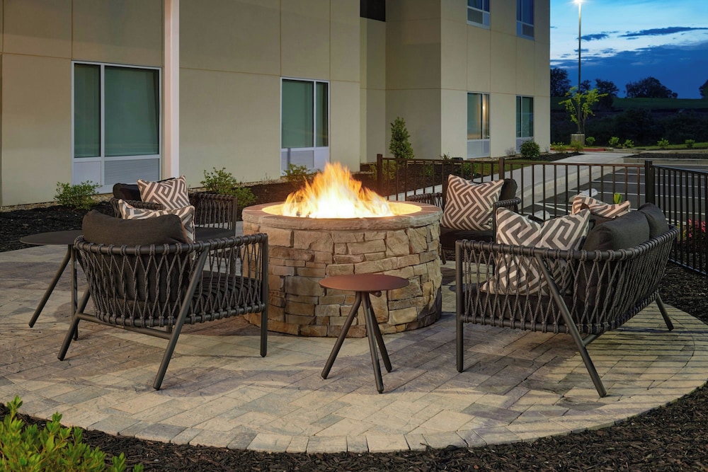 TownePlace Suites by Marriott Calhoun - photo 37