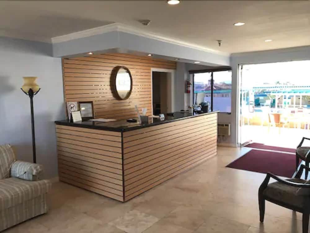 Desert Rain Spa Hotel — Desert Hot Springs