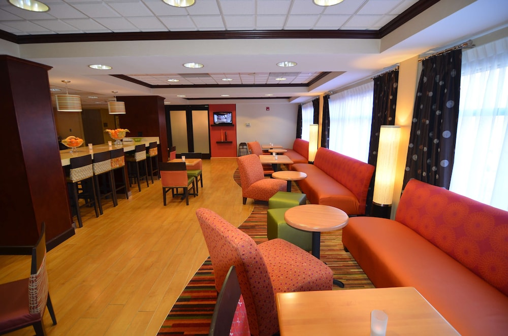Hampton Inn Groton - photo 4
