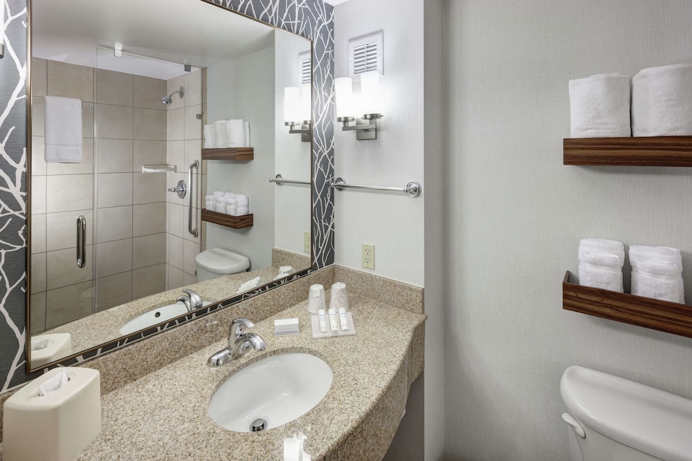 Hilton Garden Inn Lake Forest Mettawa - photo 31