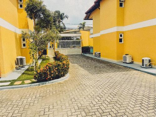 Apto No Pavimento Superior Com 2 Quartos Internet Privativa 300mbps No Condominio Varandas Da Praia a 150m Da Praia de Taperapua 1 Vaga de Garagem Privativa. in Porto Seguro, Brasil