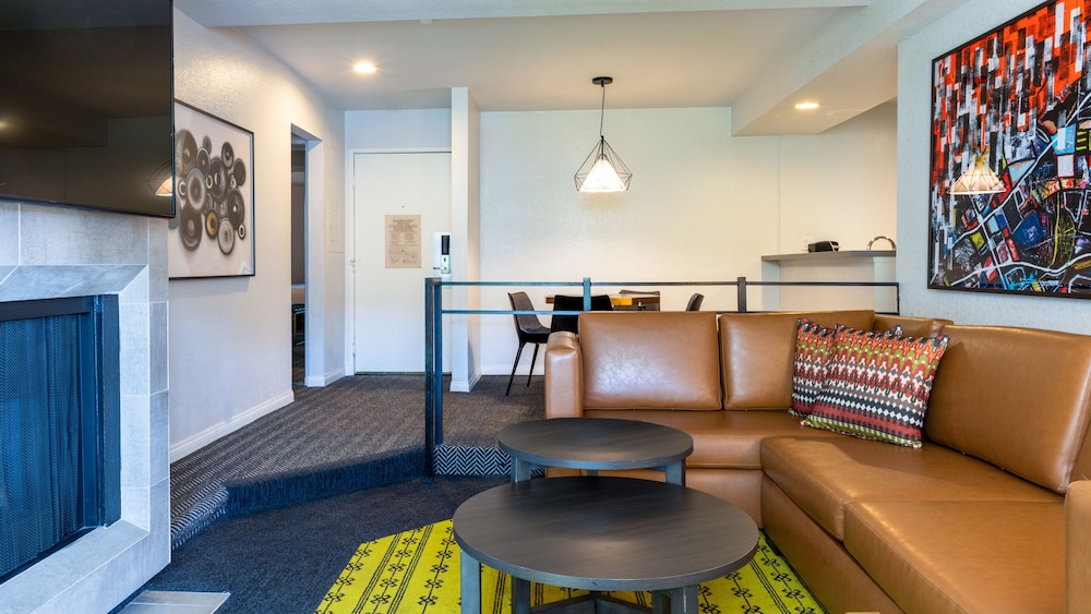 Montrose at Beverly Hills - photo 11