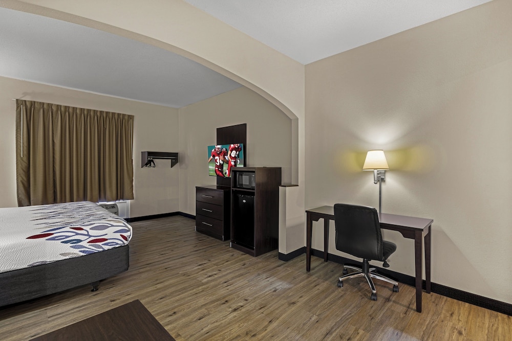 Red Roof Inn & Suites Albany GA - photo 16