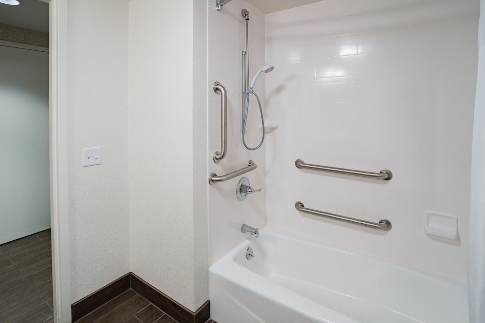 Hampton Inn Clarks Summit - photo 28