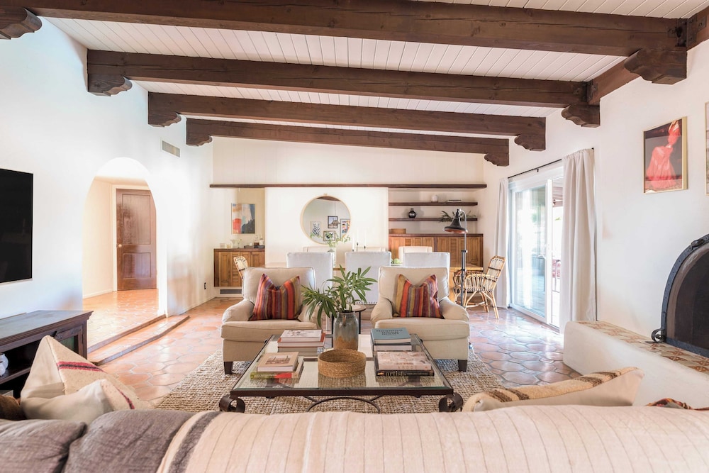 Charming 5BDR Hacienda w Pool Fire Pit Billiards La Casona by AvantStay - photo 12