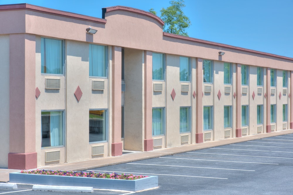 Express Inn Harrisburg South New Cumberland - photo 2
