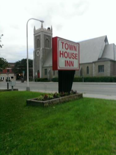 Town House Inn - photo 20