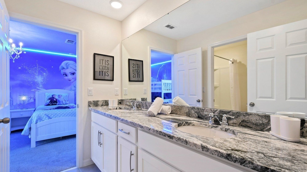 Disney Getaway: Pool Spa & Lake Views - photo 26