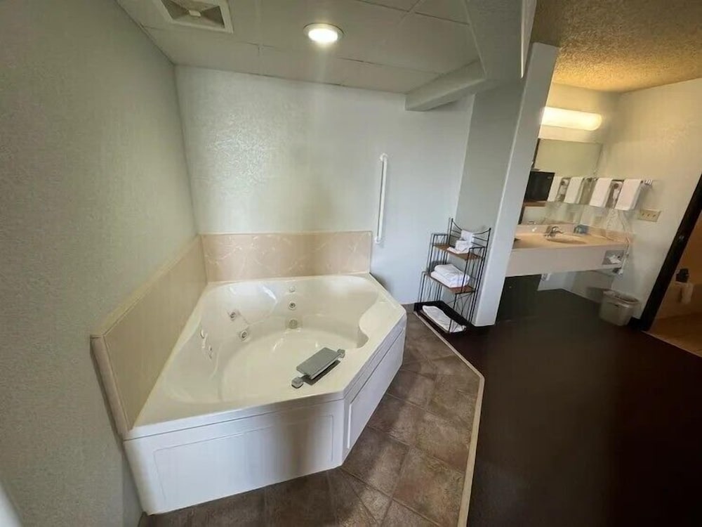 Fossil Creek Hotel And Suites - photo 20