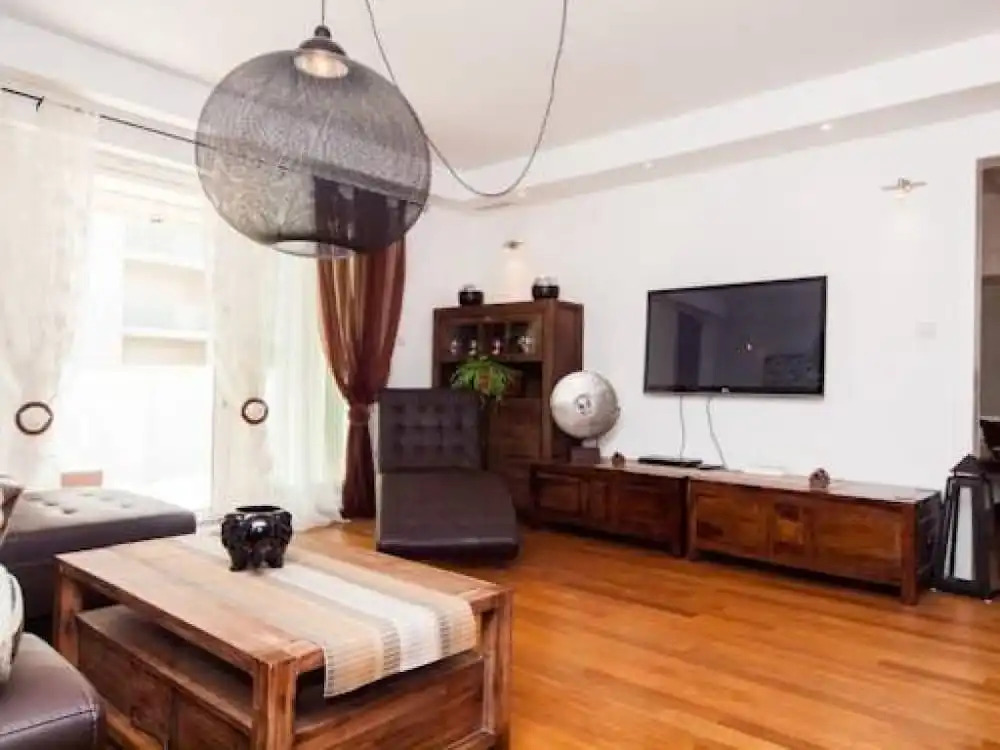 1 Bed Near Old Town Sleeps 2 w Wifi