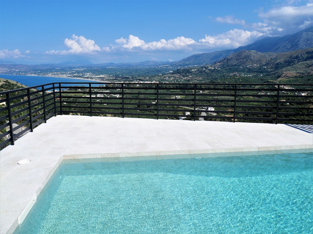 Villa ArGia with private pool & sea view — 4-Star Luxury Hotel in Georgioupolis, Greece