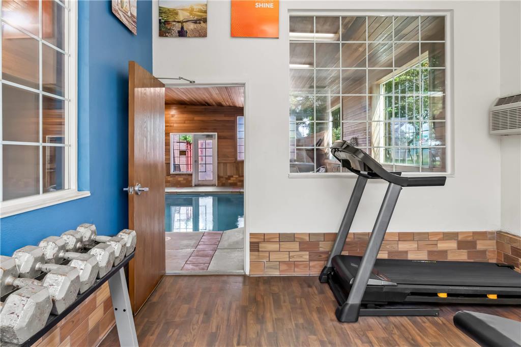 Comfort Suites Clackamas - photo 44