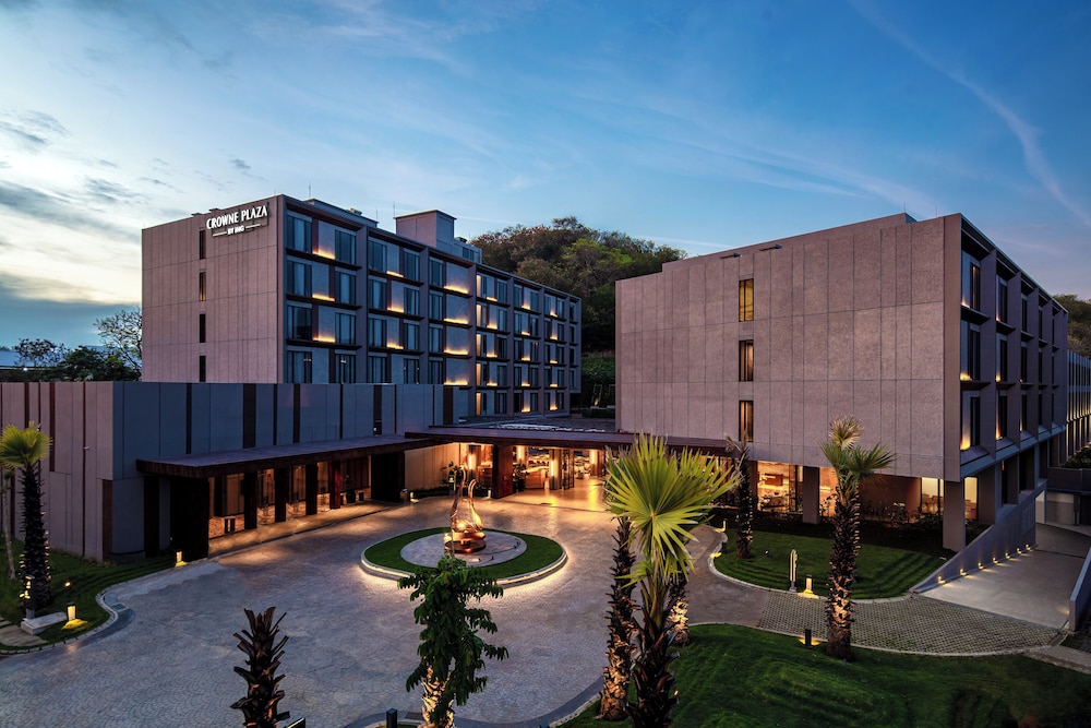 Crowne Plaza Labuan Bajo by IHG — 5-Star Luxury Hotel in Labuan Bajo, Indonesia