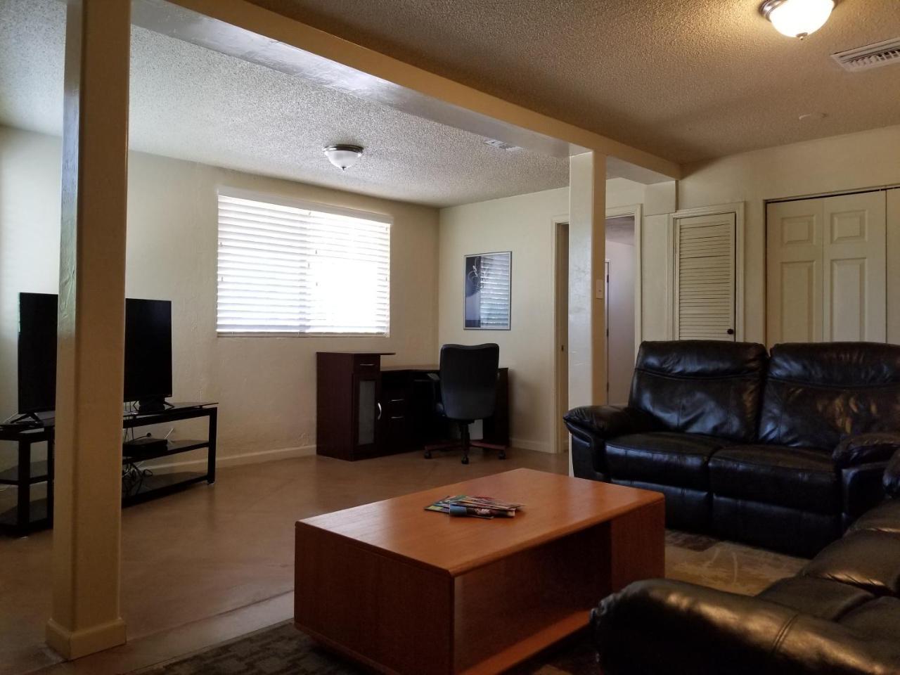 Quiet Desert Oasis Off Swan Rd in Tucson, United States