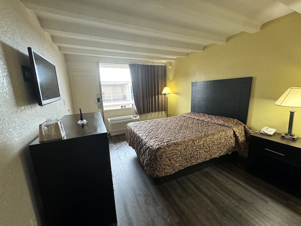 James River Inn & Suites - photo 11