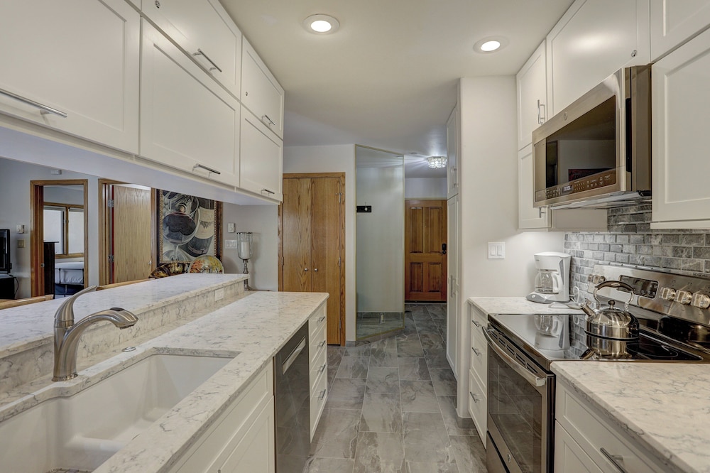 Townsend Place — 4-Star Luxury Hotel in Avon, United States
