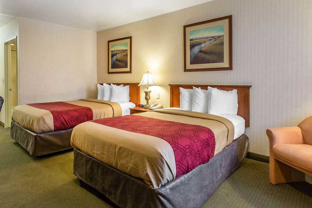 Econo Lodge Inn & Suites Riverside Corona - photo 11