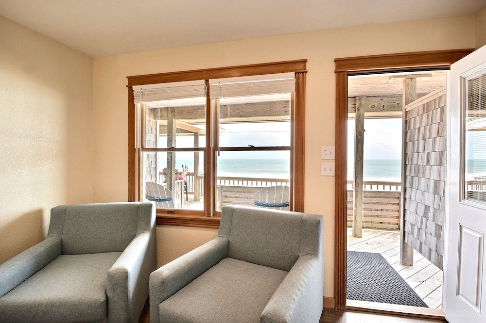 Lighthouse View Oceanfront Lodging - photo 17