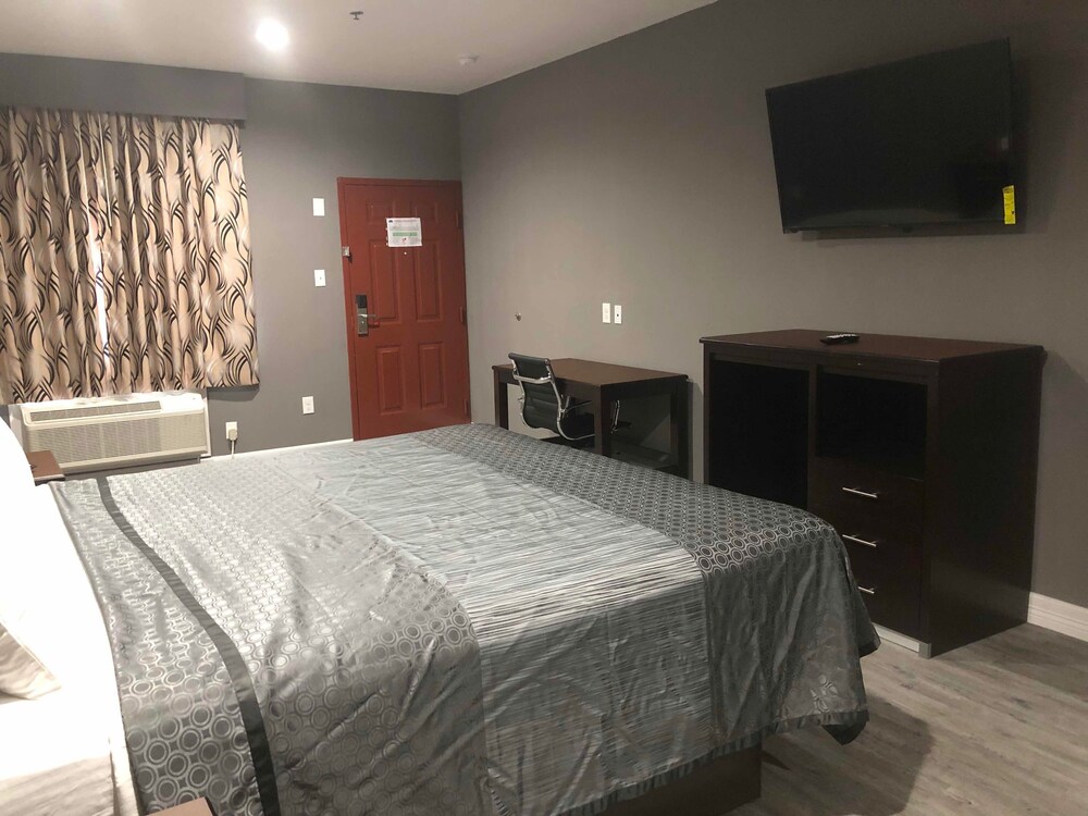 Atlantis Inn and Suites - photo 17