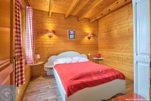 Chalet Les Brimbelles avec Jacuzzi — 4-Star Luxury Hotel in Gerardmer, France