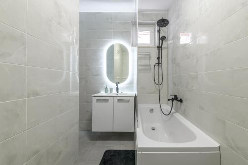 Leonardo apartment